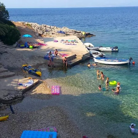 Pokrivenik 10427c * Jelsa (Hvar)